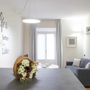 Apartment White Flat In Center By Rent, Como