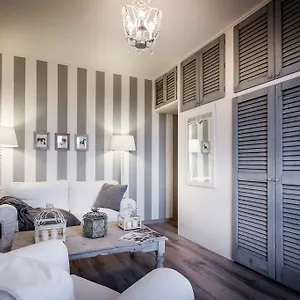 Apartment Unique View - Bymyhomeincomo, Como